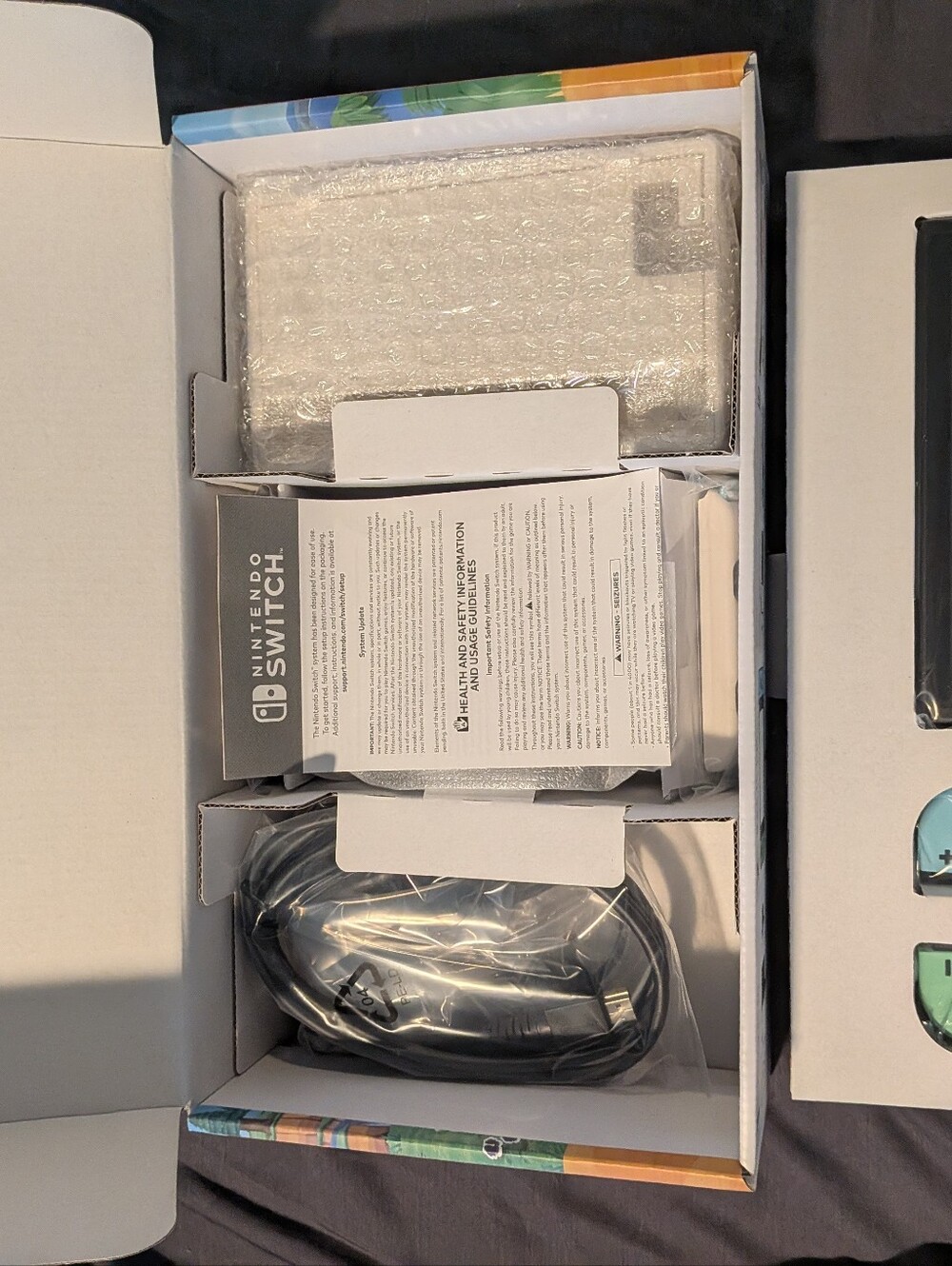 Nintendo Switch Animal Crossing New Horizons Edition 32GB Console - Picture 3 of 3
